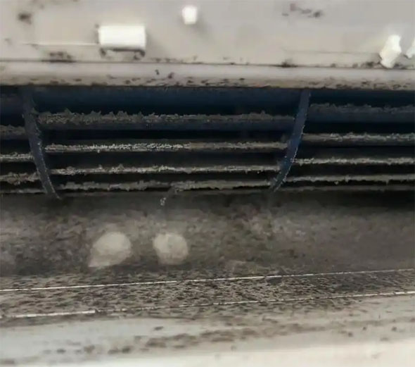 城口空调吹的风有股烧焦味是怎么回事